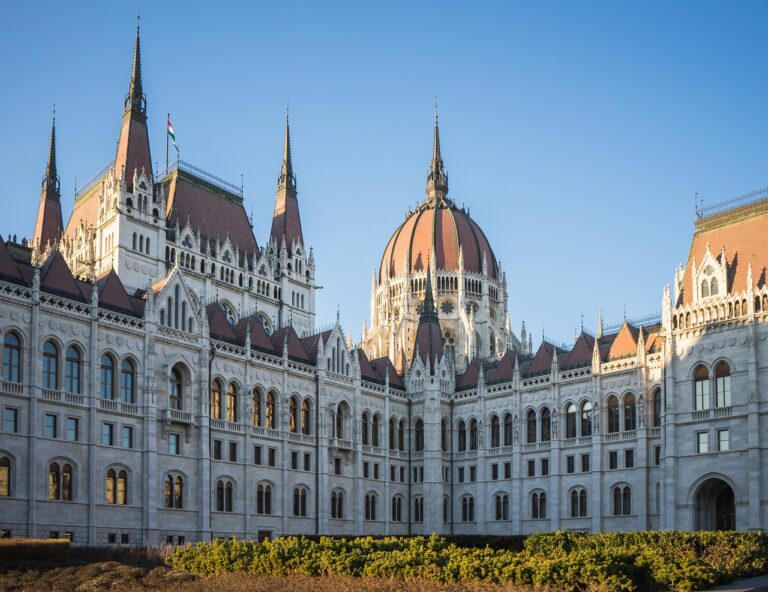 Országgyűlési képviselők ciklusát 12 évben korlátozták
