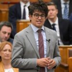 Velkey György parlamenti államtitkár a Covid alatt vásárolt lélegeztetőgépek minőségéről írt Facebook-posztjában