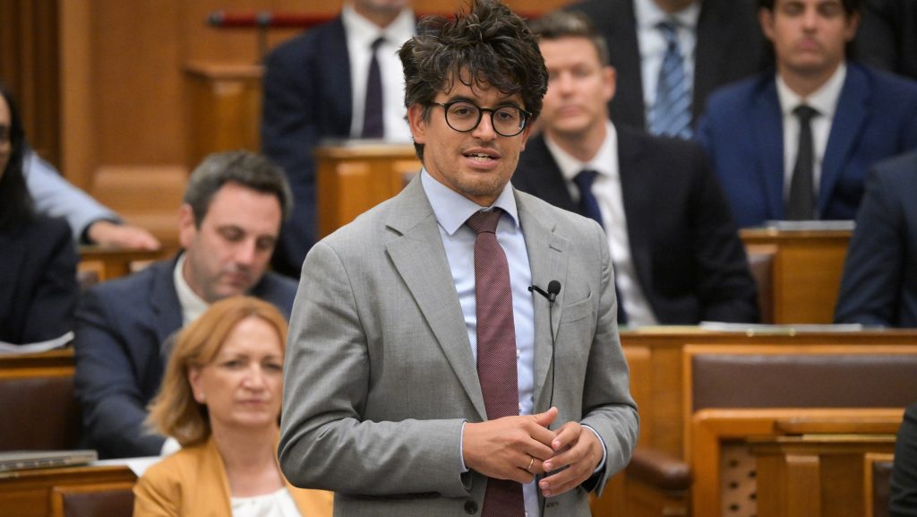 Velkey György parlamenti államtitkár a Covid alatt vásárolt lélegeztetőgépek minőségéről írt Facebook-posztjában